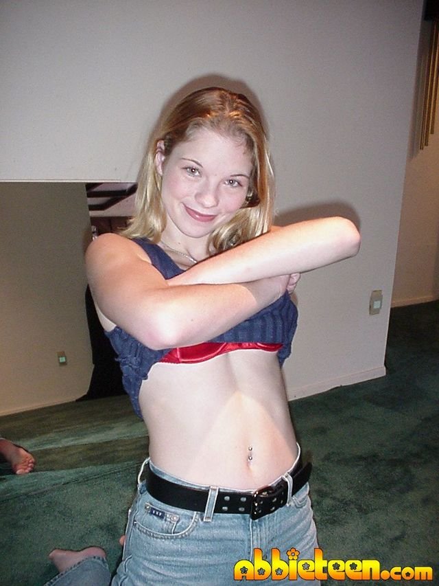 Abbie Poses Nude in Her Mirror