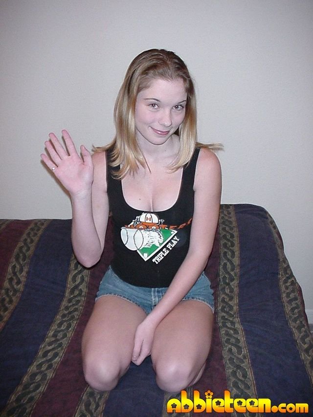 Naked Sexy Hooters Girl Teen Abbie