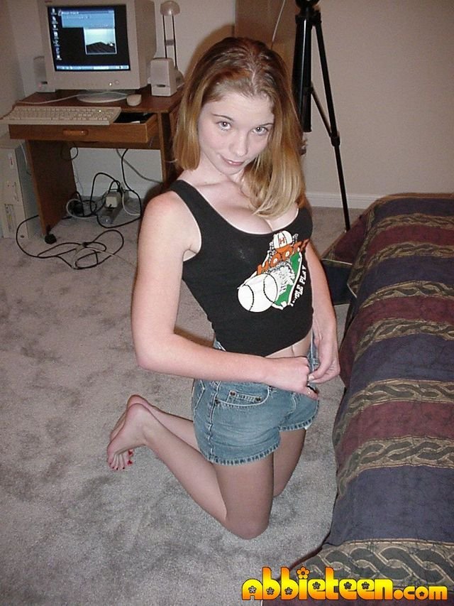Naked Sexy Hooters Girl Teen Abbie