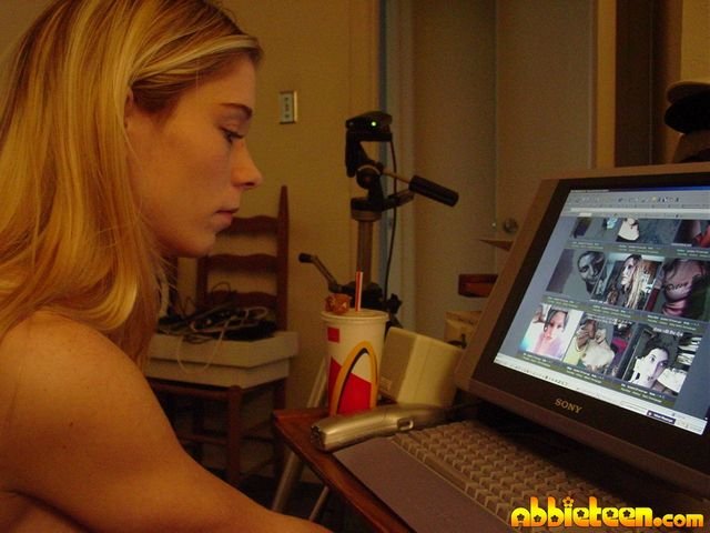 Abbie Surfing Yahoo and CamWhores While Topless