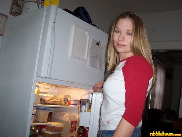 Cute Abbie Shows Off Her Crib MTV Style