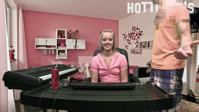 Jenna Suvari & Steve Awesome Webcam Truth Or Dare