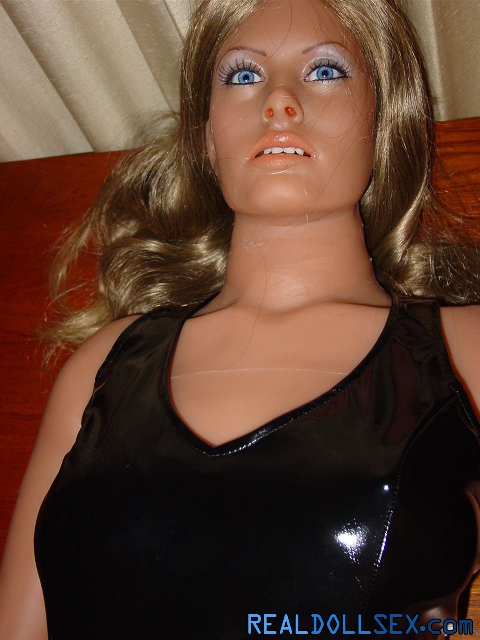 Stefanie in Black Vinyl Gives A Blowjob On The Floor