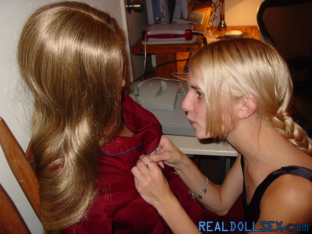 Liz Ashley Meets Stefanie For The First Time