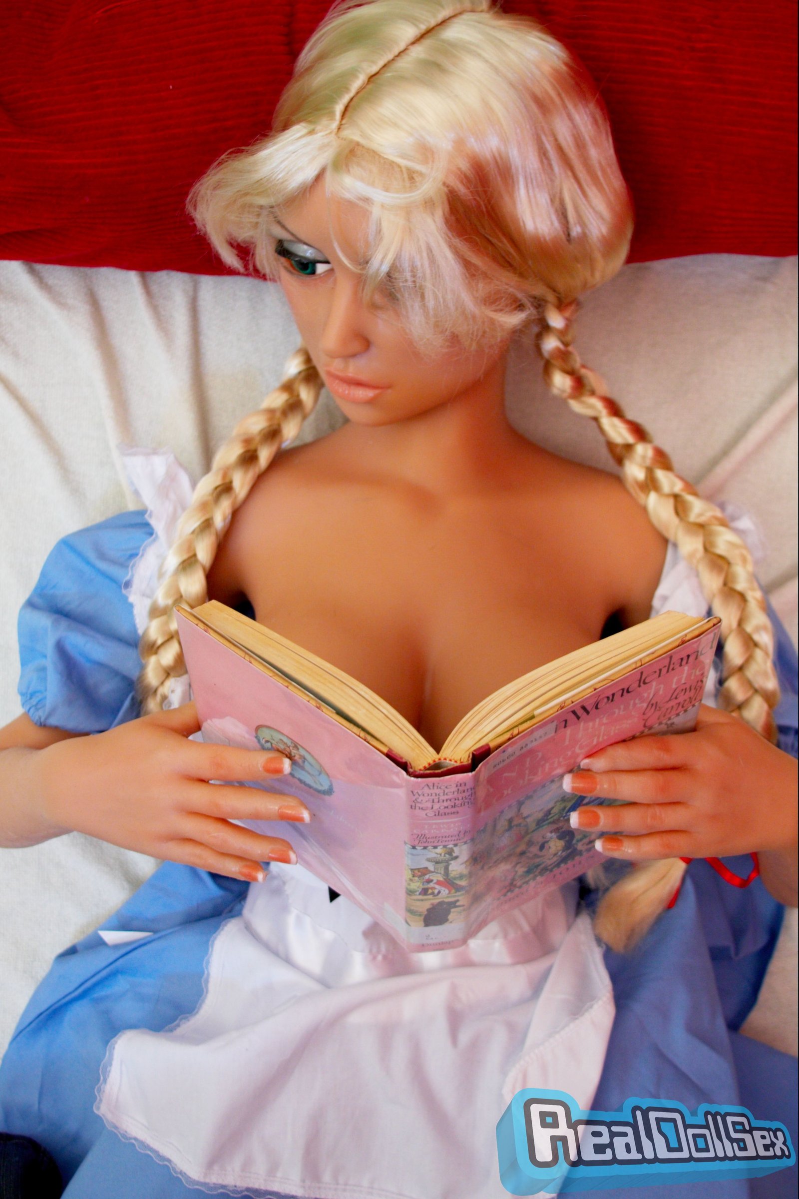 Tila In Wonderland Gets Fucked Up!